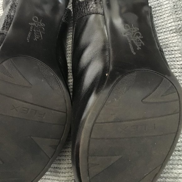 LifeStride Black Heels - Picture 3 of 3